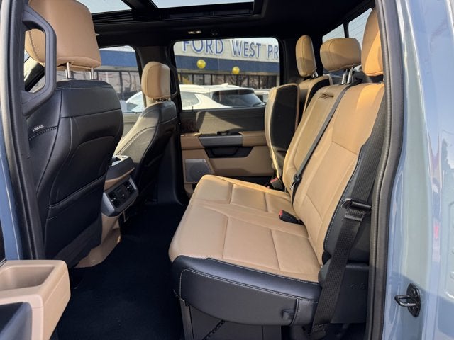 2023 Ford Super Duty F-450 DRW Lariat