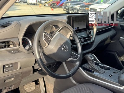 2023 Toyota Highlander LE