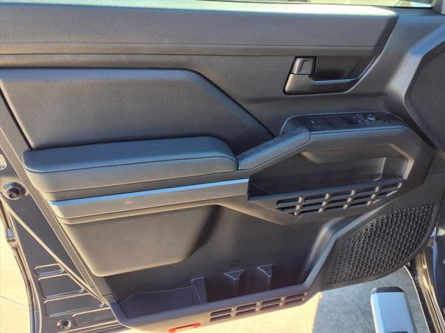 2025 Toyota Tacoma 4WD SR5