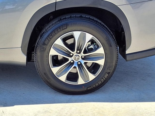 2025 Toyota Highlander XLE