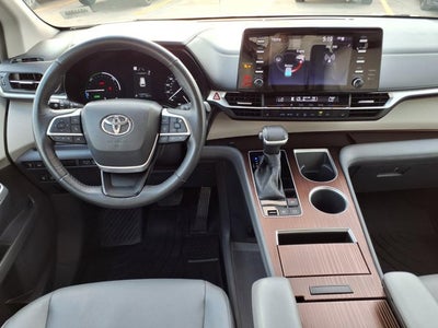 2023 Toyota Sienna XLE