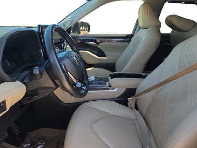 2023 Toyota Highlander Hybrid Platinum