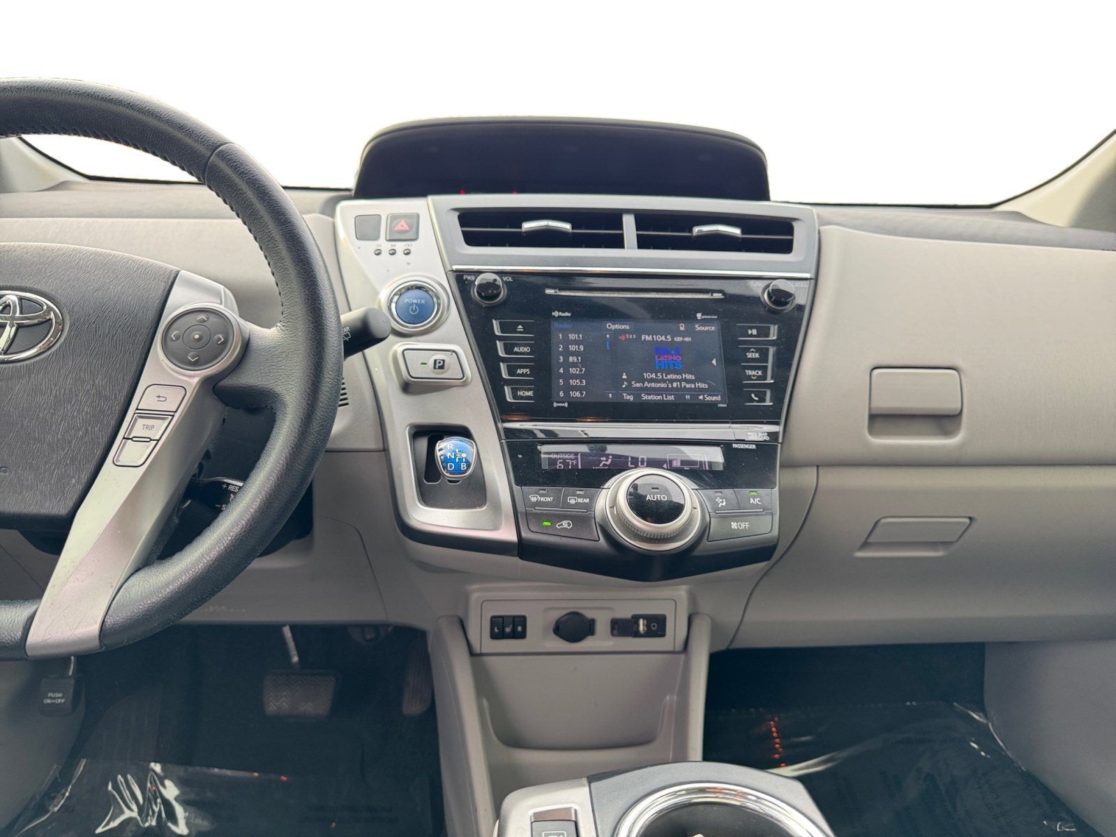 2017 Toyota Prius v Five