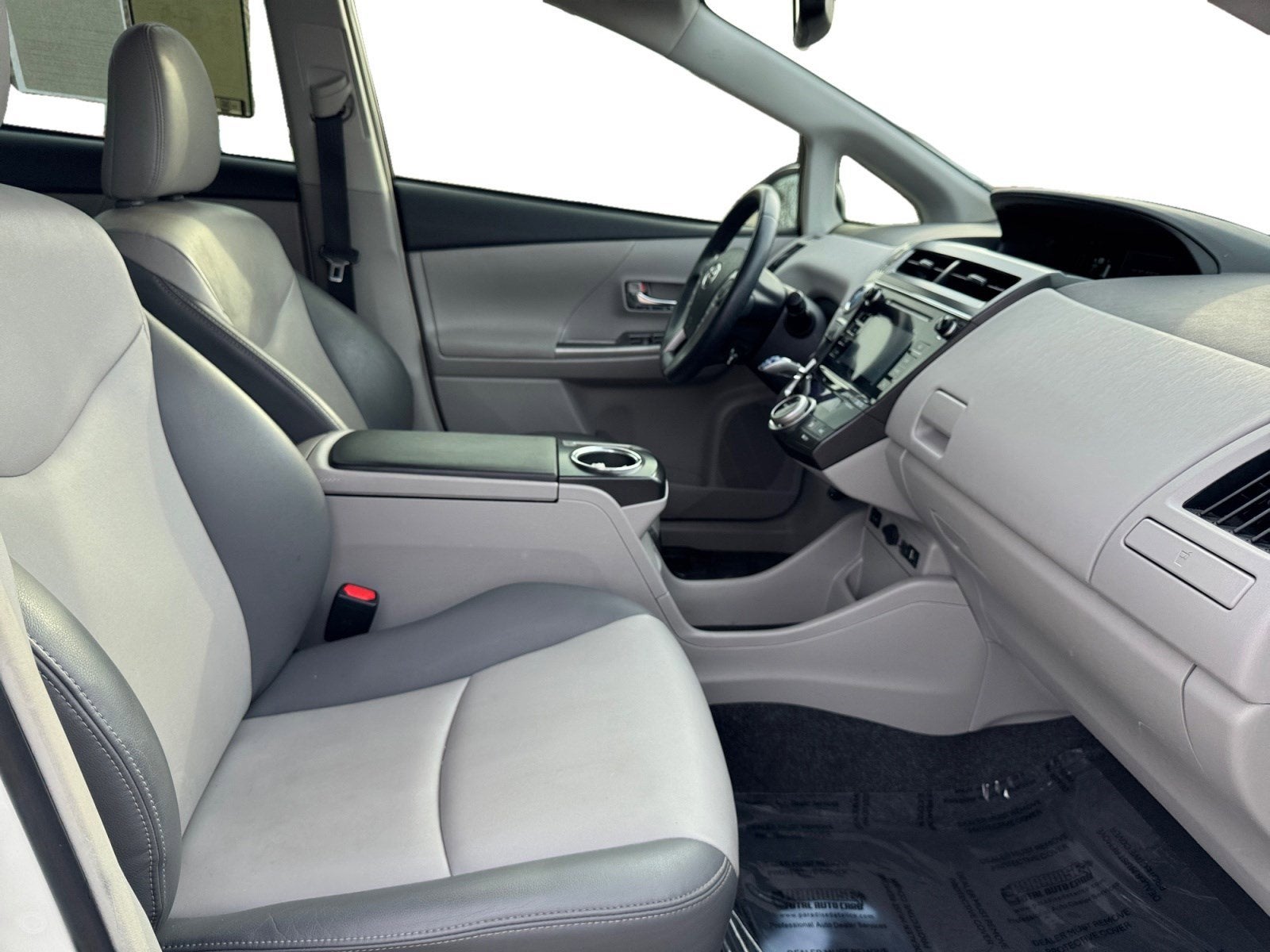 2017 Toyota Prius v Five