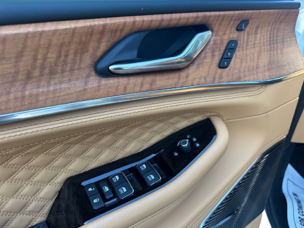 2025 Jeep Grand Cherokee Summit Reserve