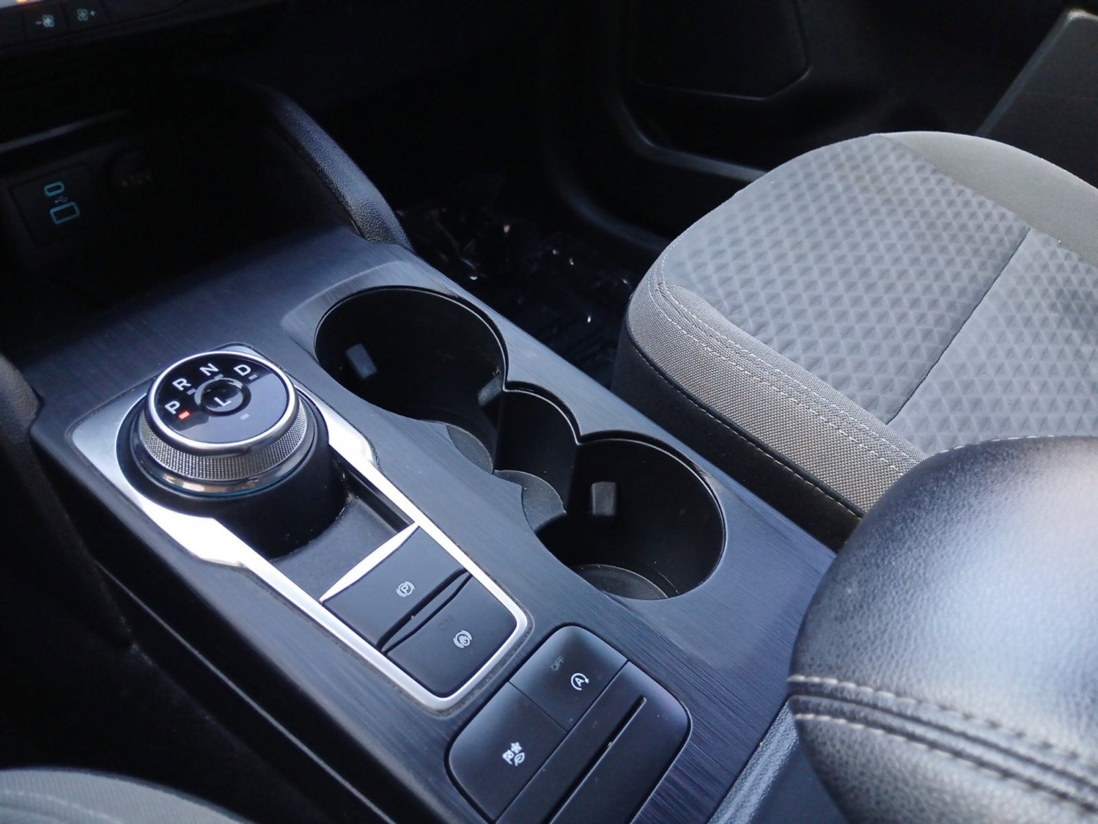 2022 Ford Escape SE W/ REARVIEW CAMERA & POWER LIFTGATE