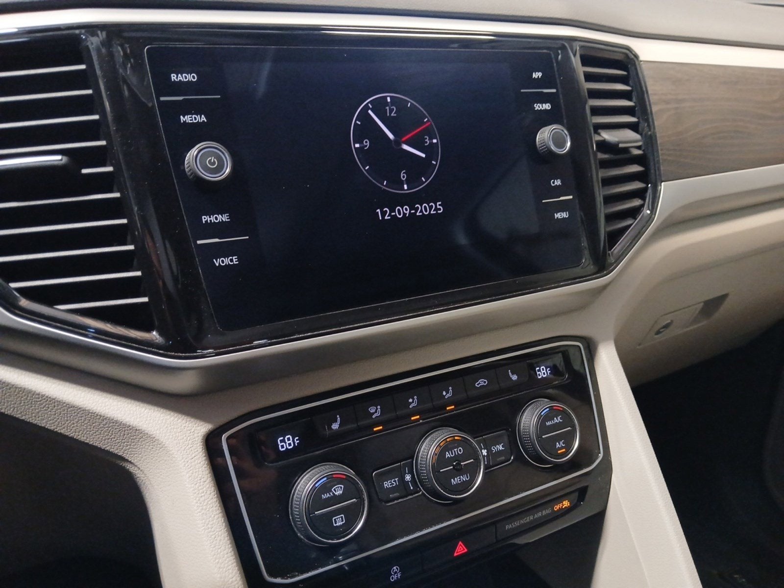 2022 Volkswagen Atlas 3.6L V6 SE w/Technology