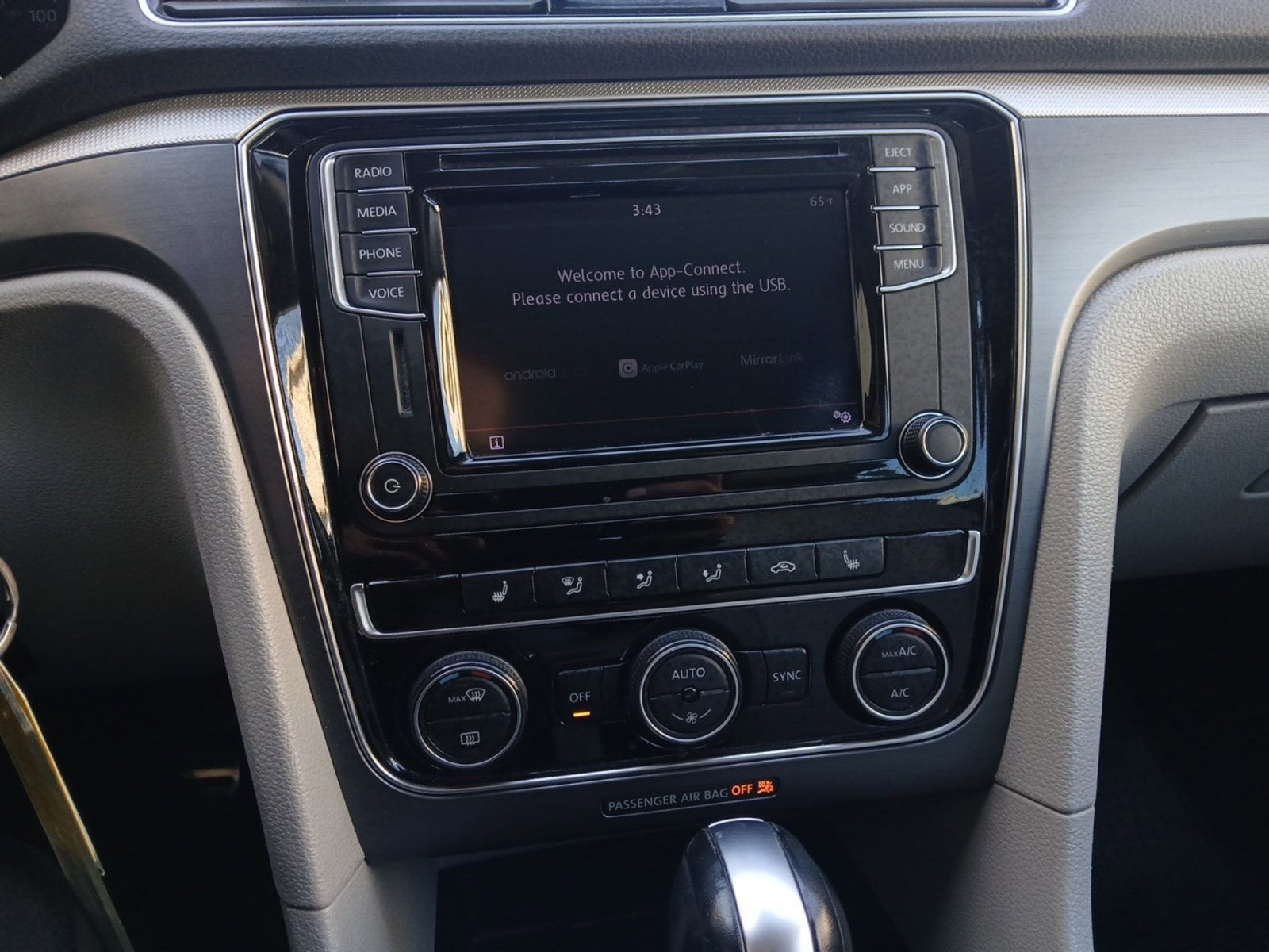 2018 Volkswagen Passat R-Line