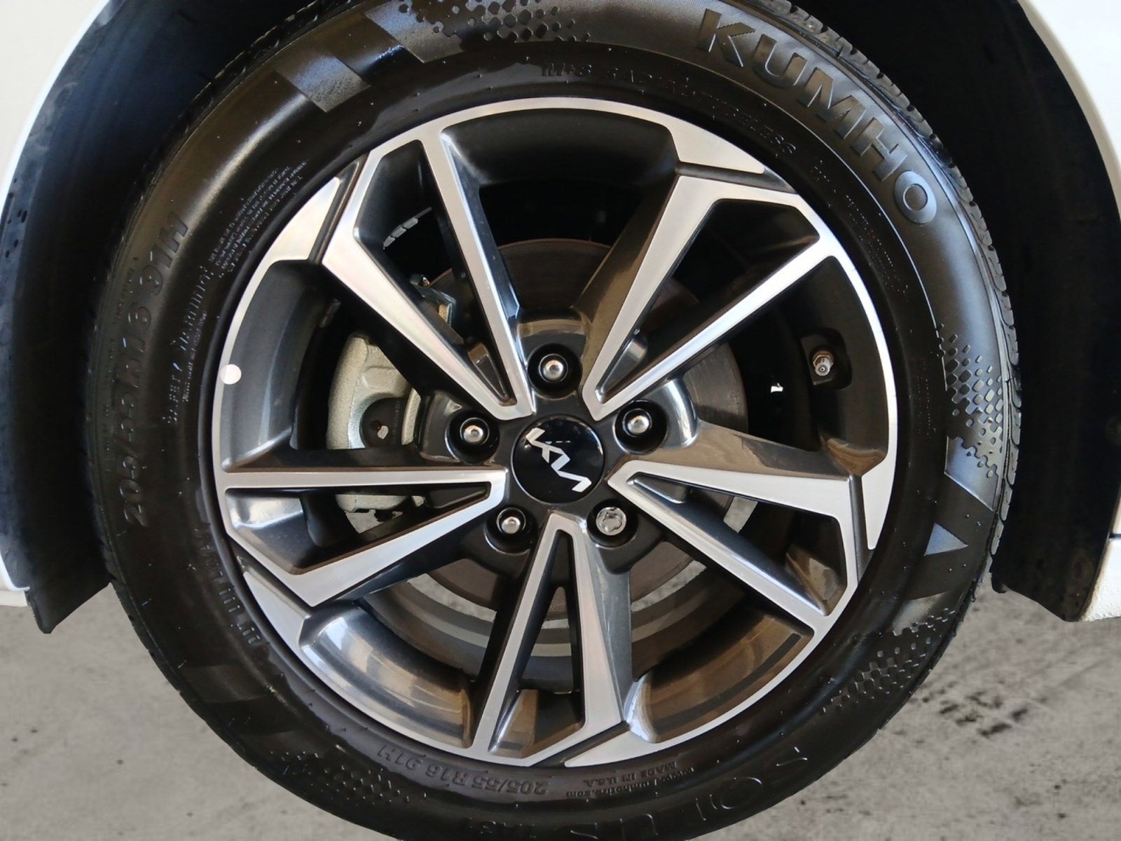 2024 Kia Forte LXS W/ BLIND SPOT COLLISION AVOIDANCE