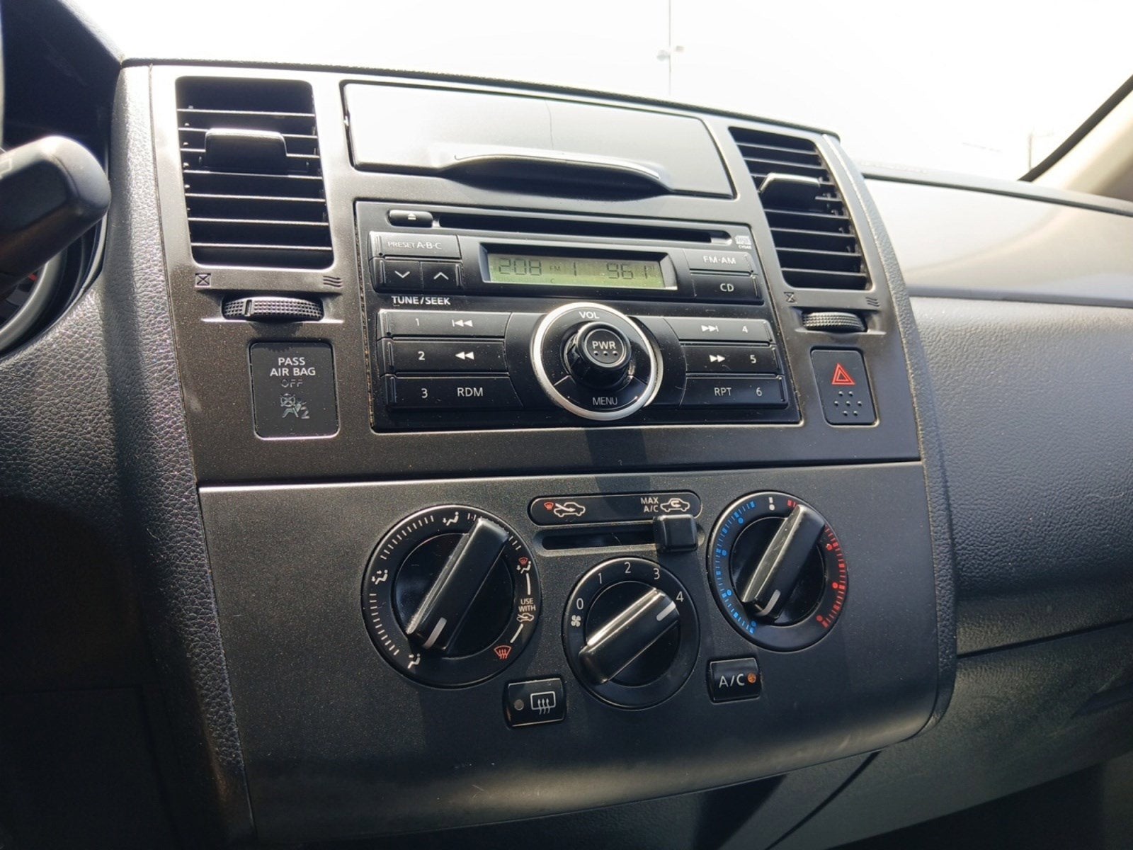 2009 Nissan Versa 1.8 S