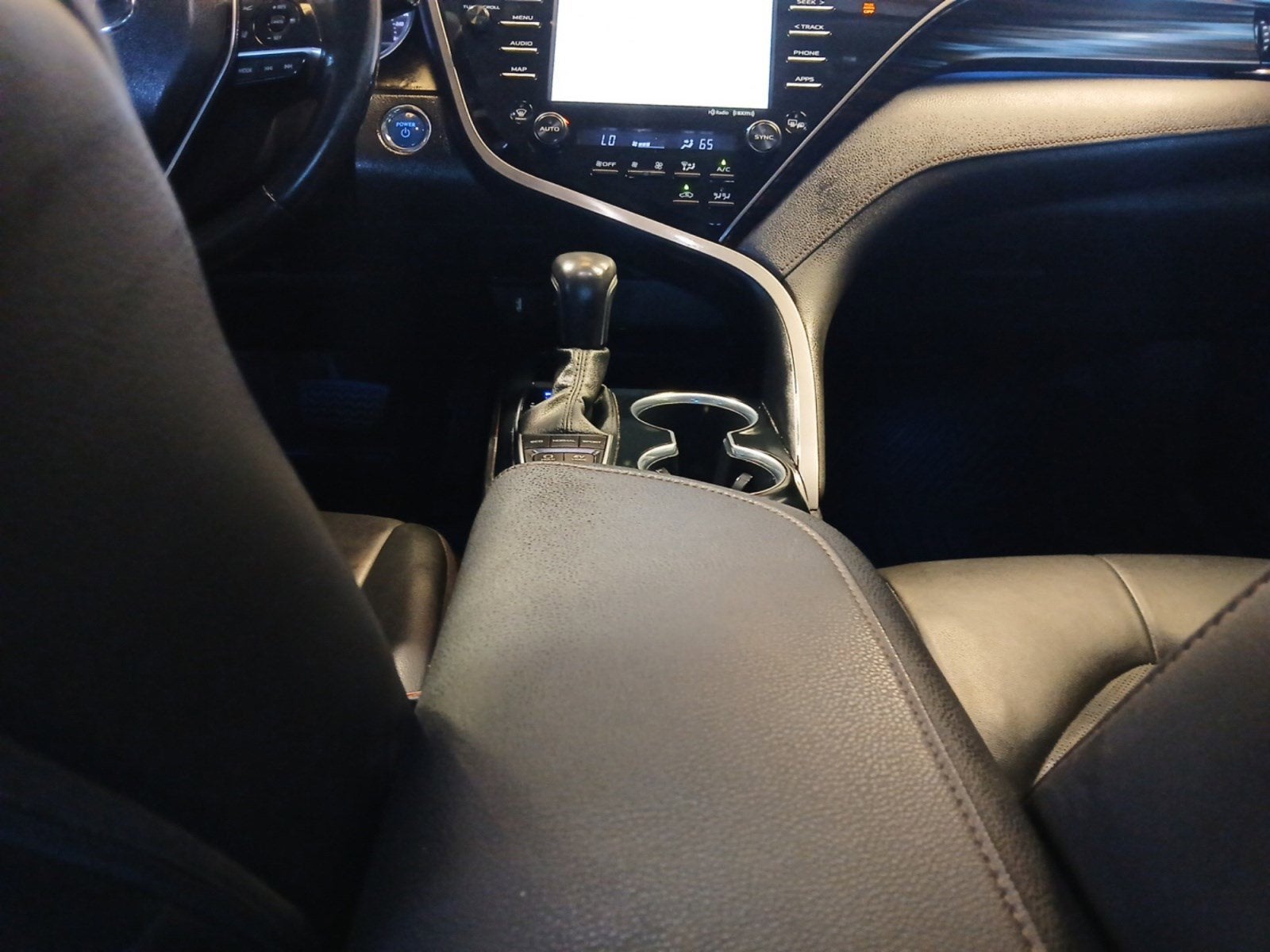 2020 Toyota Camry Hybrid XLE