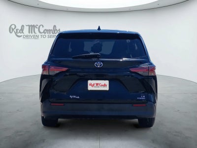 2021 Toyota Sienna LE 8 Passenger