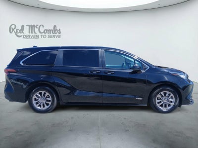 2021 Toyota Sienna LE 8 Passenger