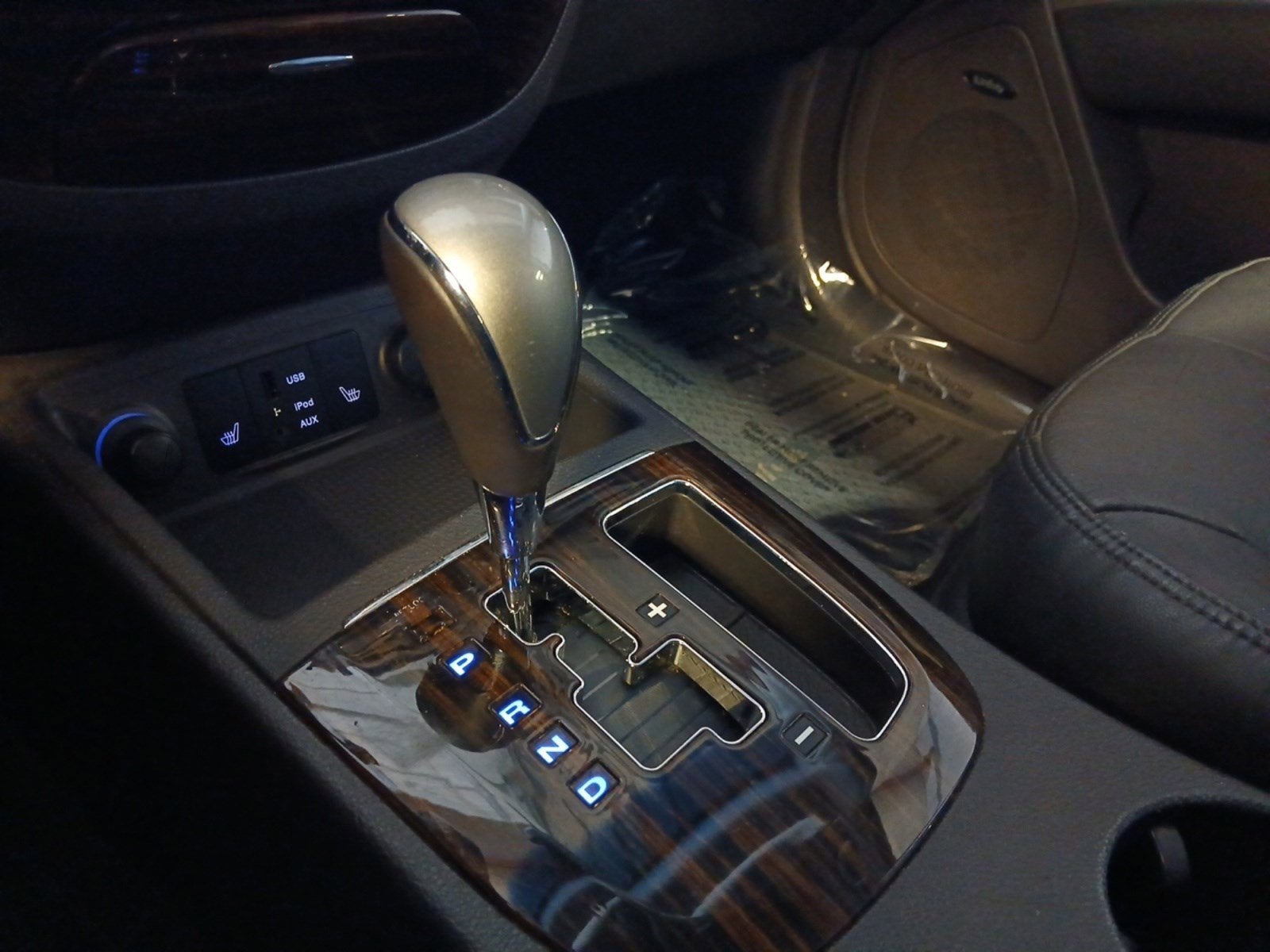 2012 Hyundai Santa Fe Limited W/ NAVIGATION PACKAGE & BACKUP CAMERA