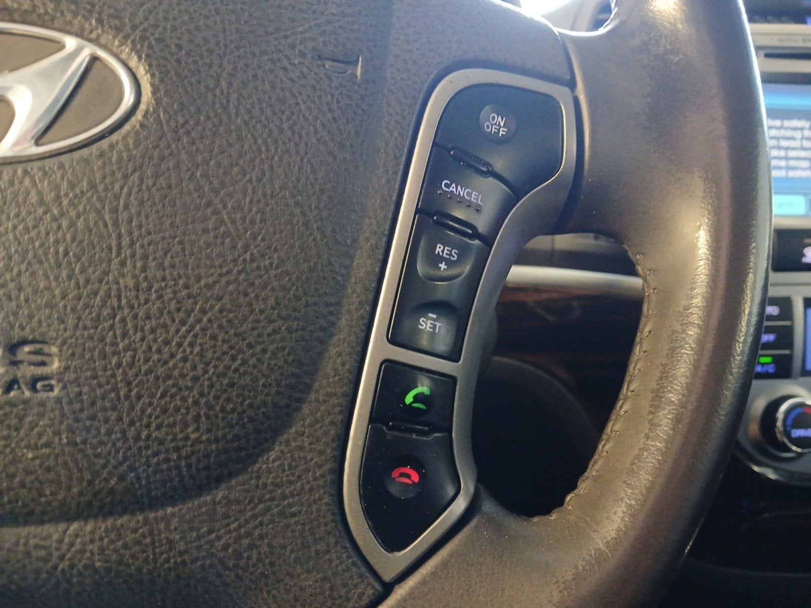 2012 Hyundai Santa Fe Limited W/ NAVIGATION PACKAGE & BACKUP CAMERA