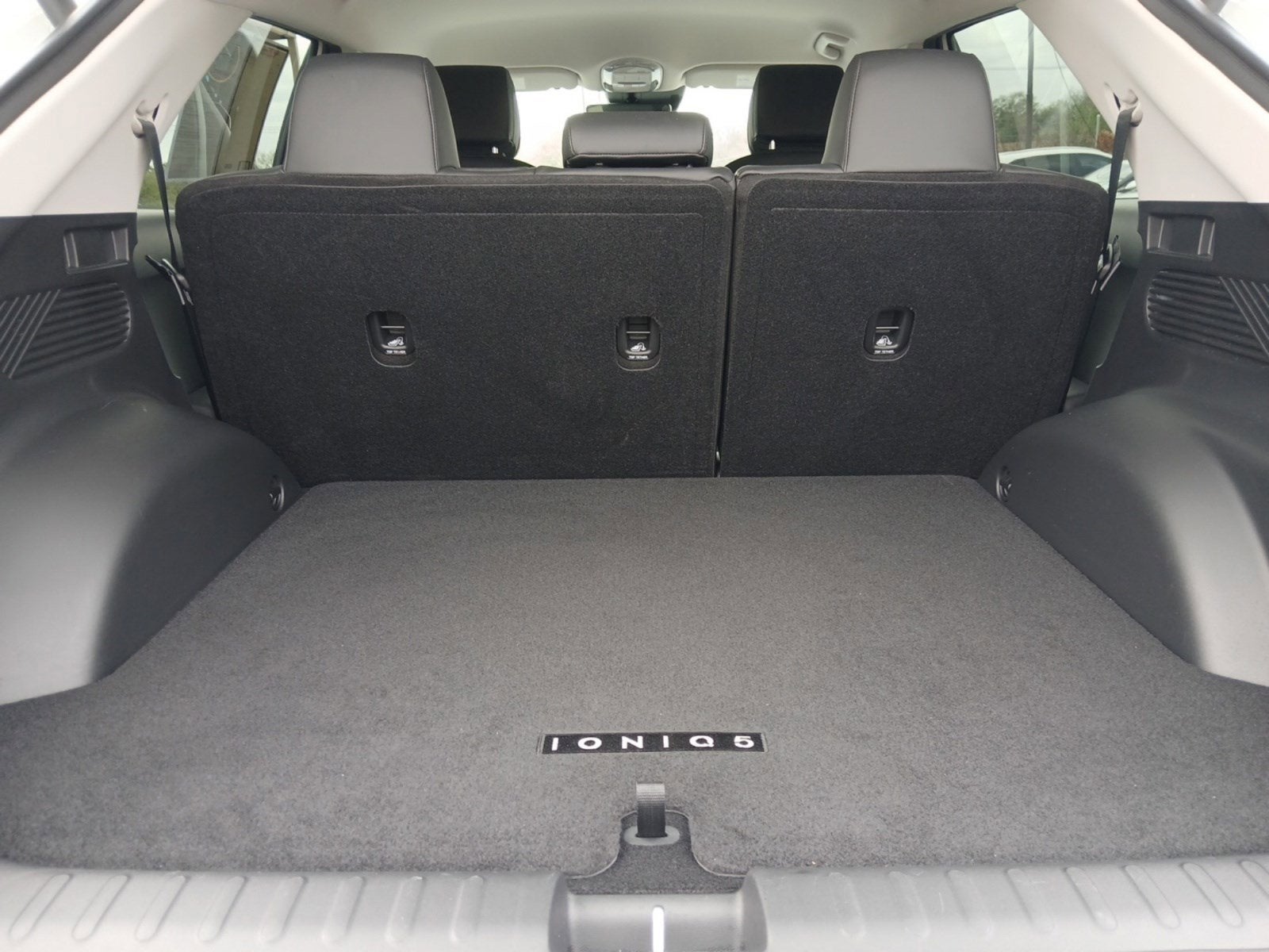 2025 Hyundai IONIQ 5 SEL W/ SMART CRUISE CONTROL & WIRELESS CHARGER