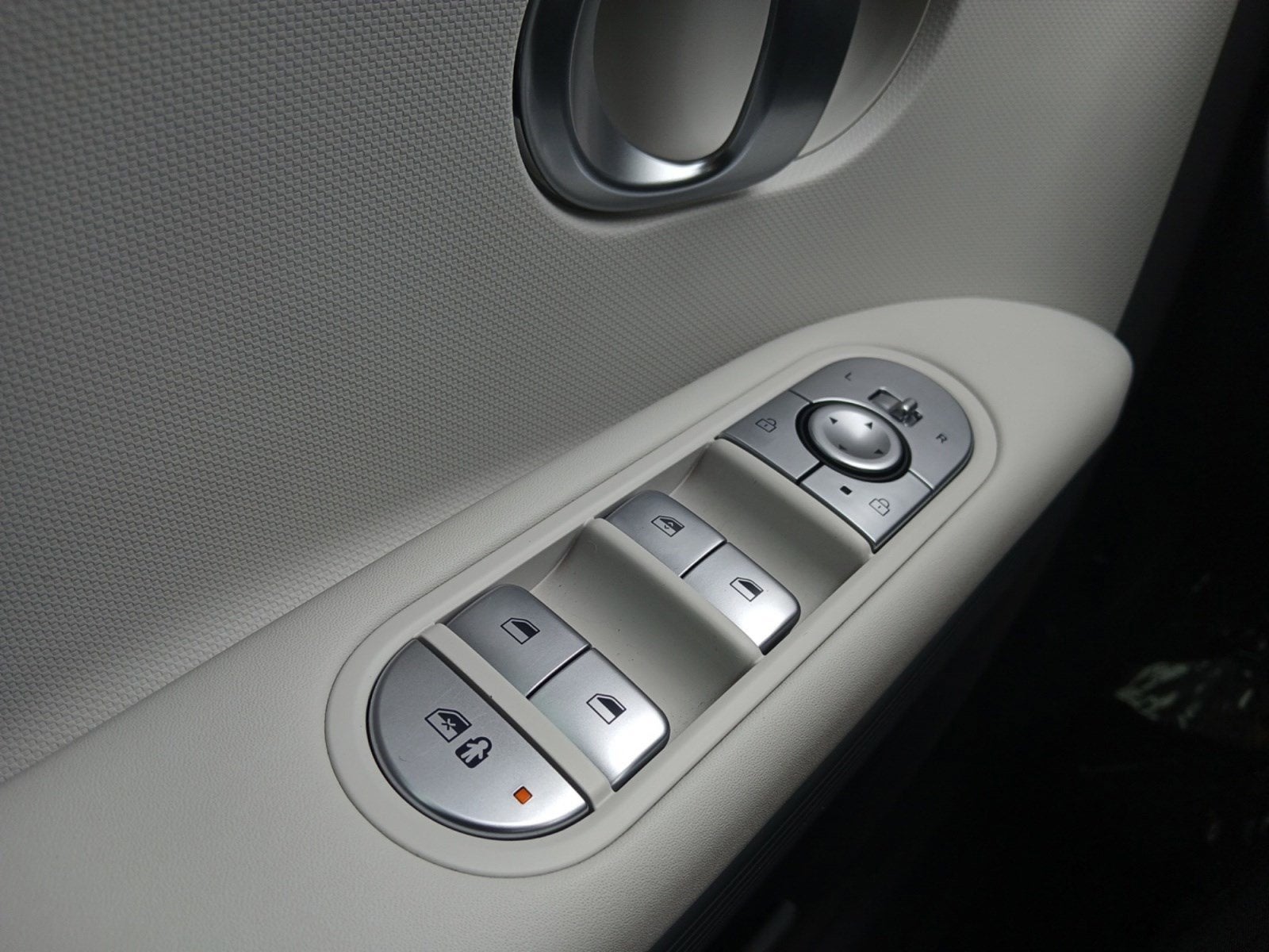 2024 Hyundai IONIQ 5 SE Standard Range