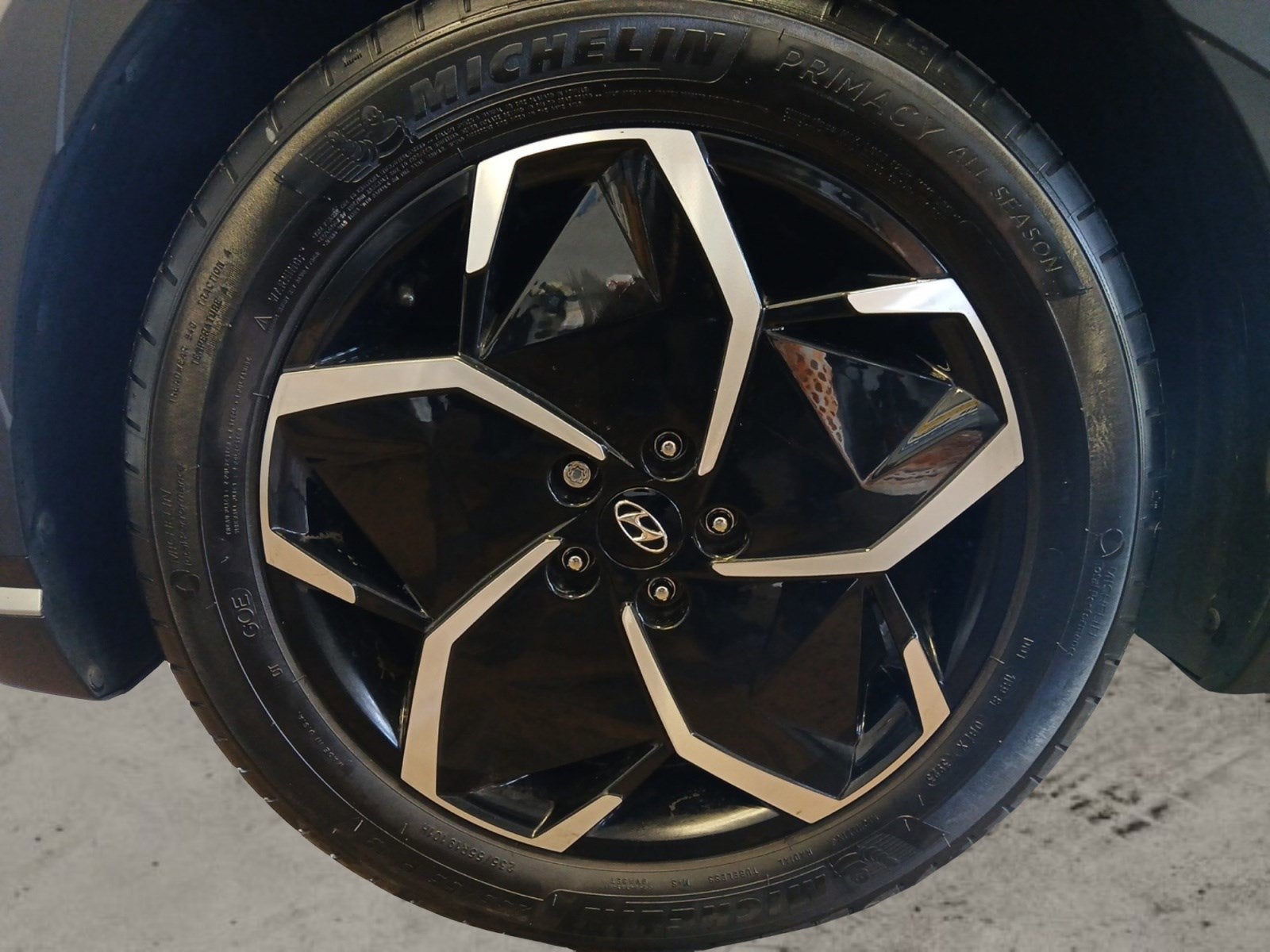 2024 Hyundai IONIQ 5 SEL W/ SMART CRUISE CONTROL & HEATED SEATS