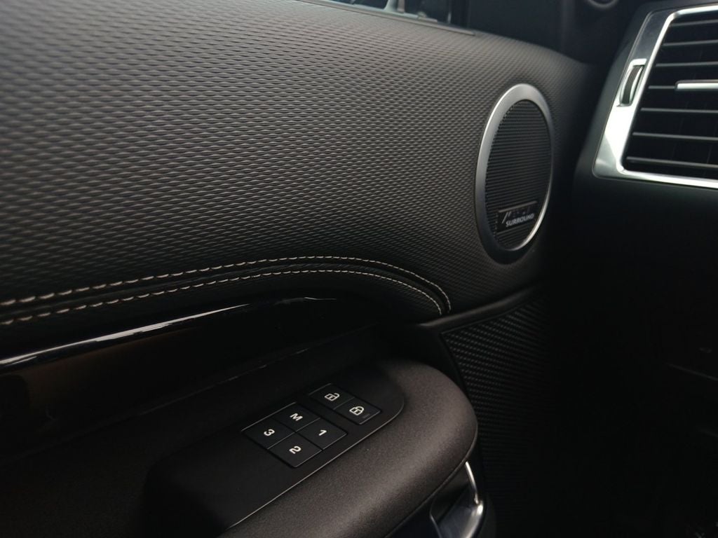 2023 Land Rover Discovery Metropolitan Edition