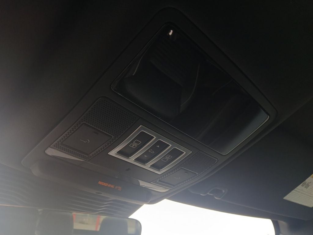 2023 Land Rover Discovery Metropolitan Edition