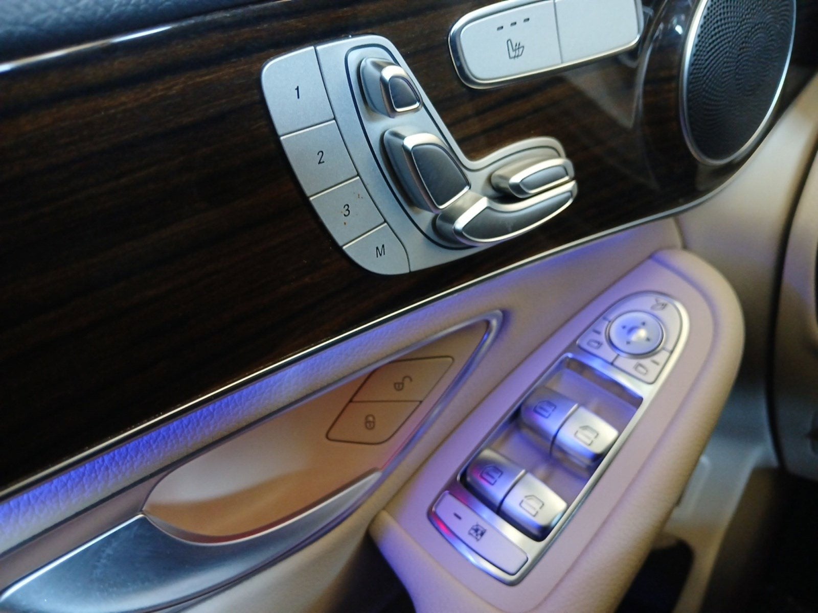 2022 Mercedes-Benz GLC 300 W/ AUTONOMOUS EMERGENCY BRAKING