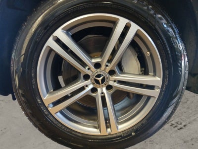 2021 Mercedes-Benz GLC 300 W/ PANORAMA SUNROOF & AMBIENT LIGHTING