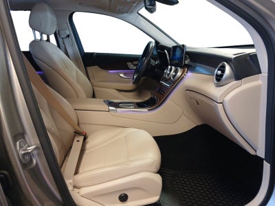 2021 Mercedes-Benz GLC 300 W/ PANORAMA SUNROOF & AMBIENT LIGHTING