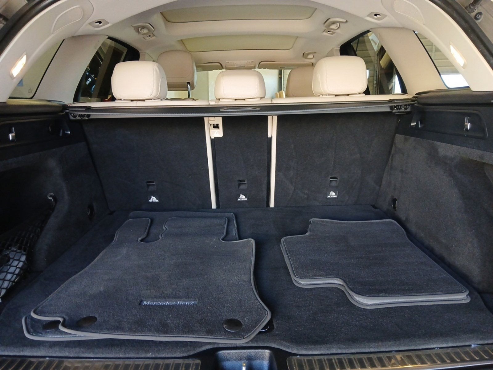 2021 Mercedes-Benz GLC 300 W/ PANORAMA SUNROOF & AMBIENT LIGHTING