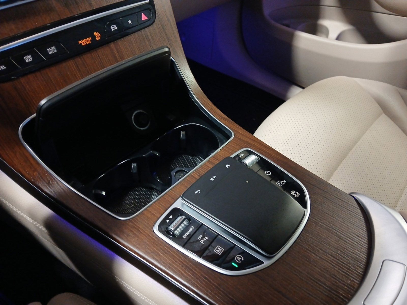 2021 Mercedes-Benz GLC 300 W/ PANORAMA SUNROOF & AMBIENT LIGHTING