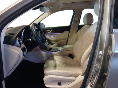 2021 Mercedes-Benz GLC 300 W/ PANORAMA SUNROOF & AMBIENT LIGHTING