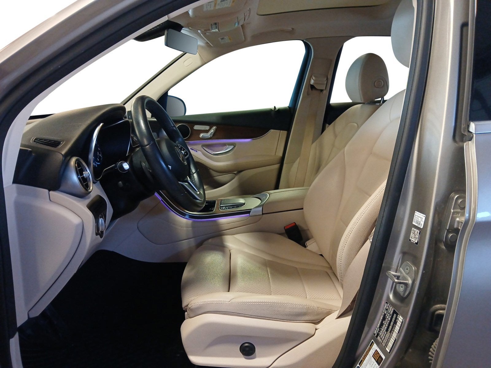 2021 Mercedes-Benz GLC 300 W/ PANORAMA SUNROOF & AMBIENT LIGHTING