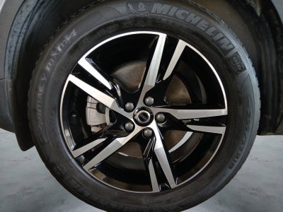 2024 Volvo XC40 B5 Core W/ POWER TAILGATE & PANORAMIC MOONROOF