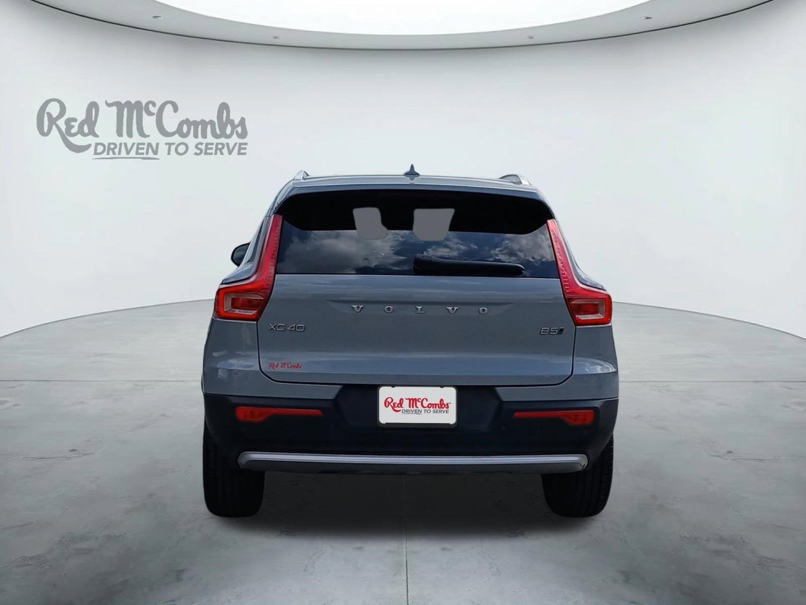 2024 Volvo XC40 B5 Core W/ POWER TAILGATE & PANORAMIC MOONROOF