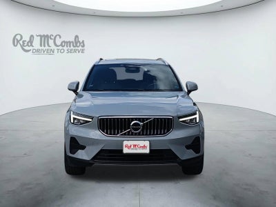 2024 Volvo XC40 B5 Core W/ POWER TAILGATE & PANORAMIC MOONROOF