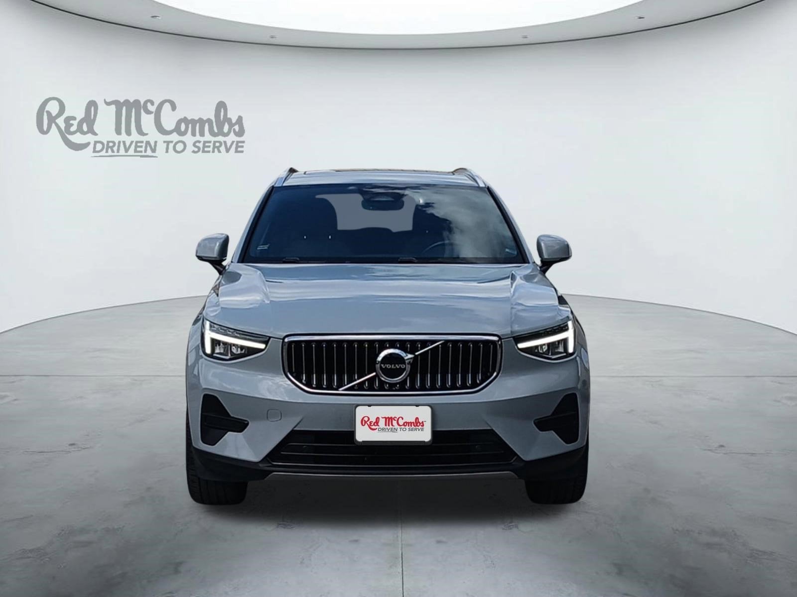 2024 Volvo XC40 B5 Core W/ POWER TAILGATE & PANORAMIC MOONROOF